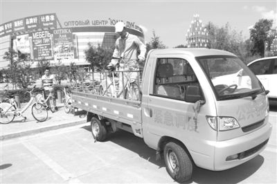 黑河市民自发爱护自行车